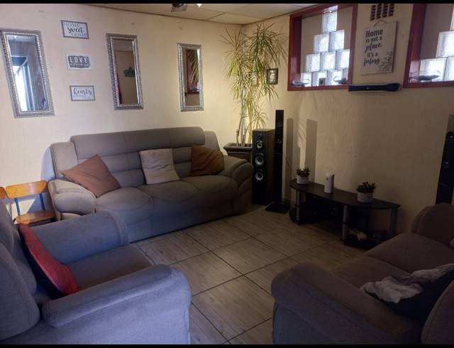 4 BEDROOM HOUSE FOR SALE IN PORTLANDS